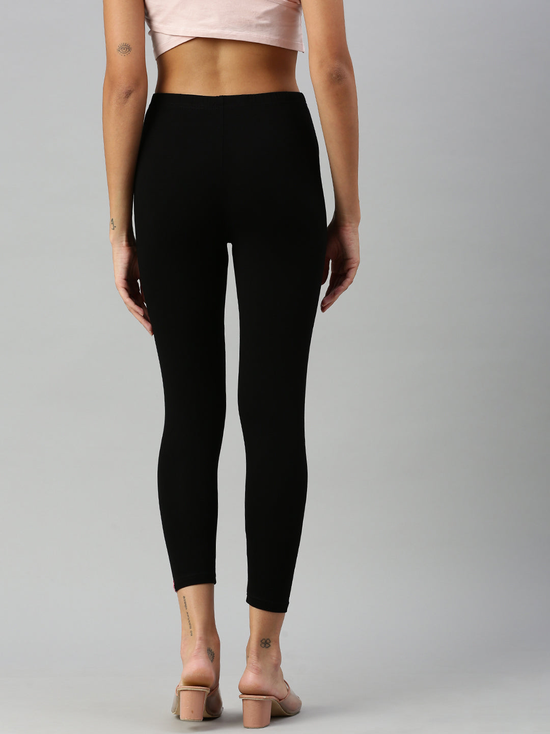 Prisma always has something new to offer its consumers. Get the latest  range of #leggings capri that is especially suita…