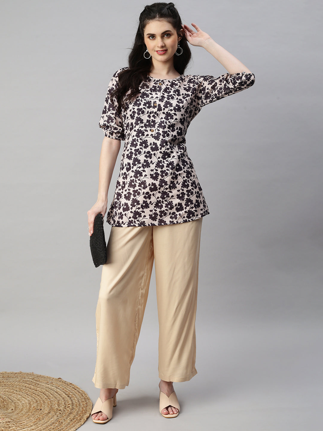 This elegant kurta is comfortable and filled with stylish elements like  upper pleats and billowy sleeves. Pair it with straight pants and a  statement neckpeice to complete your look.